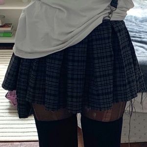 Raw edge pleated schoolgirl skirt